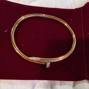 Elegant Gold Bracelet with Crystal Accents